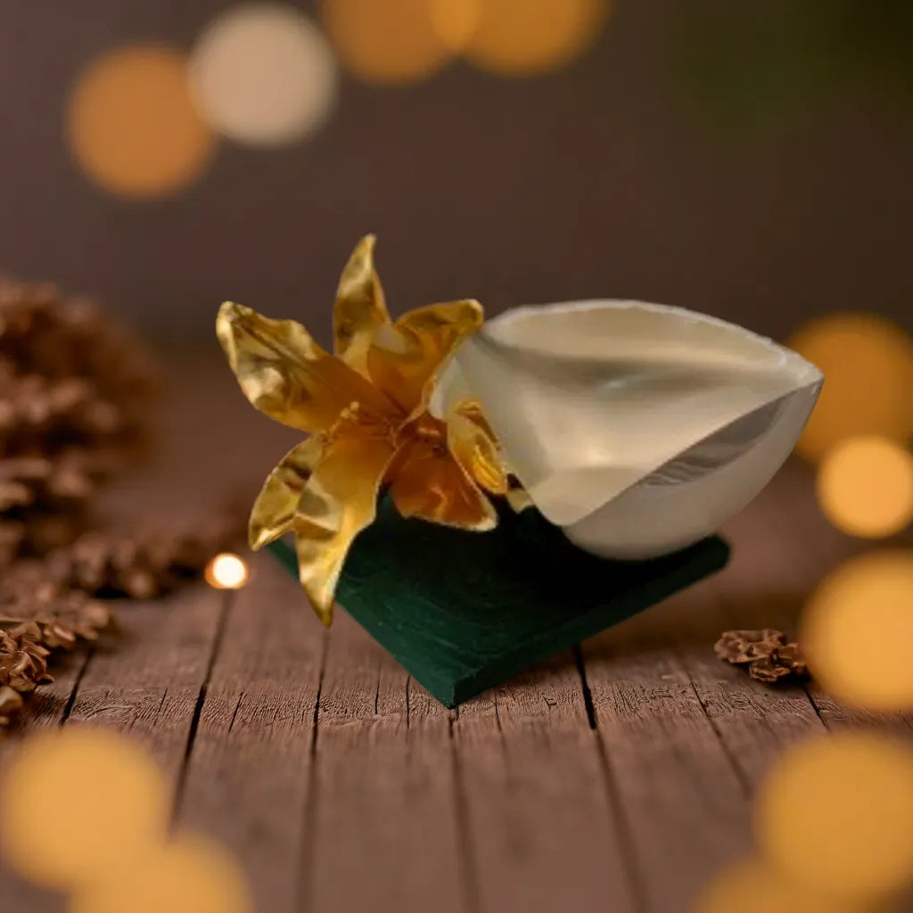 Golden Lily Luxe Bowl