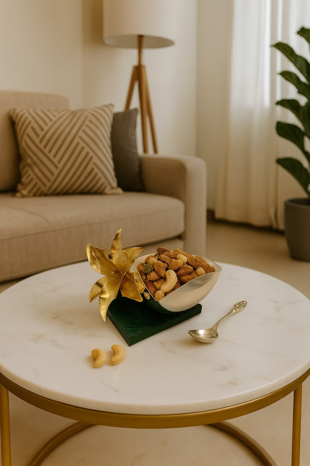 Golden Lily Luxe Bowl